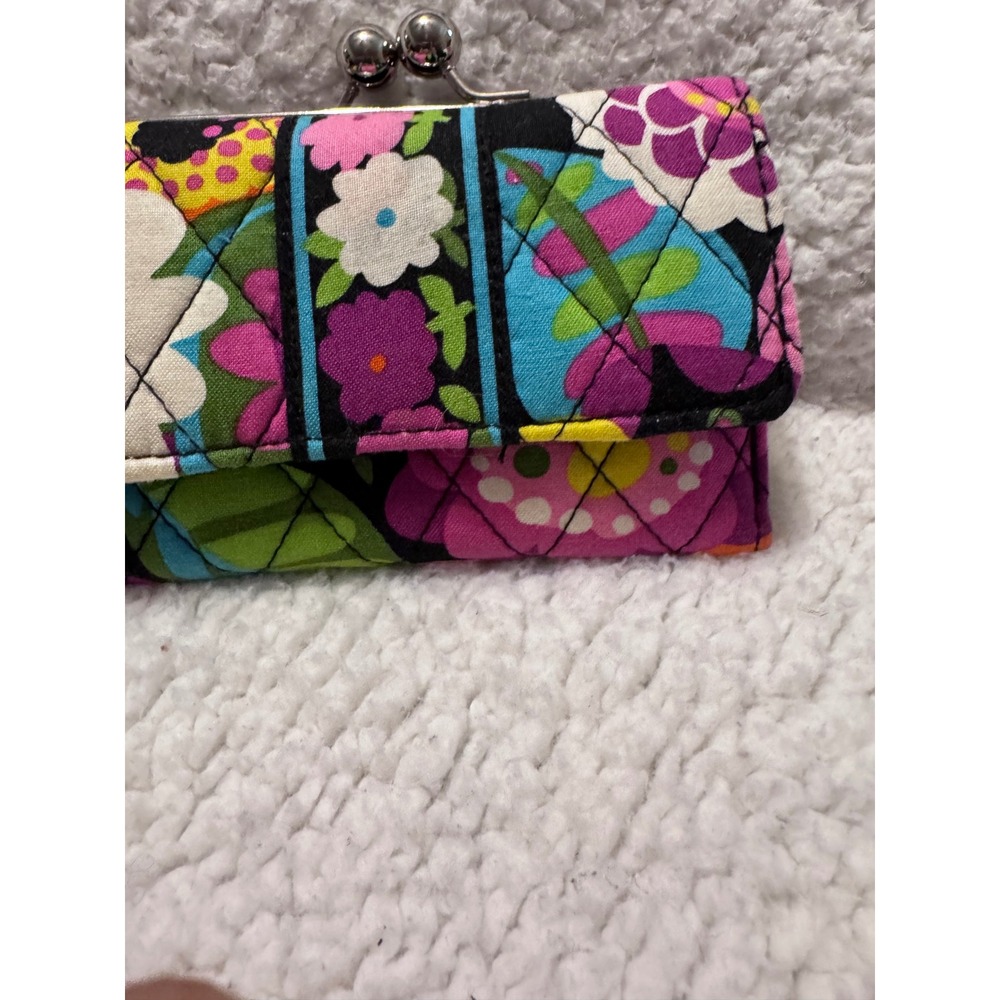Vera Bradley Sun Valley Quilted Cotton Kisslock Tri-Fold Wallet Floral NWOT - Picture 3 of 9